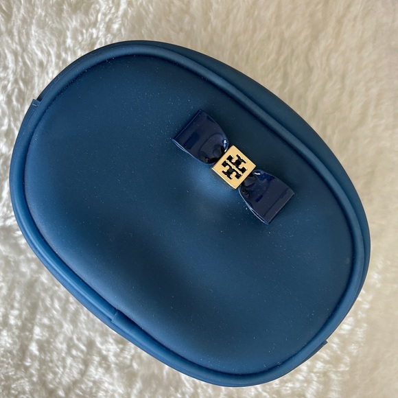 Tory Burch little makeup bag - Picture 1 of 7